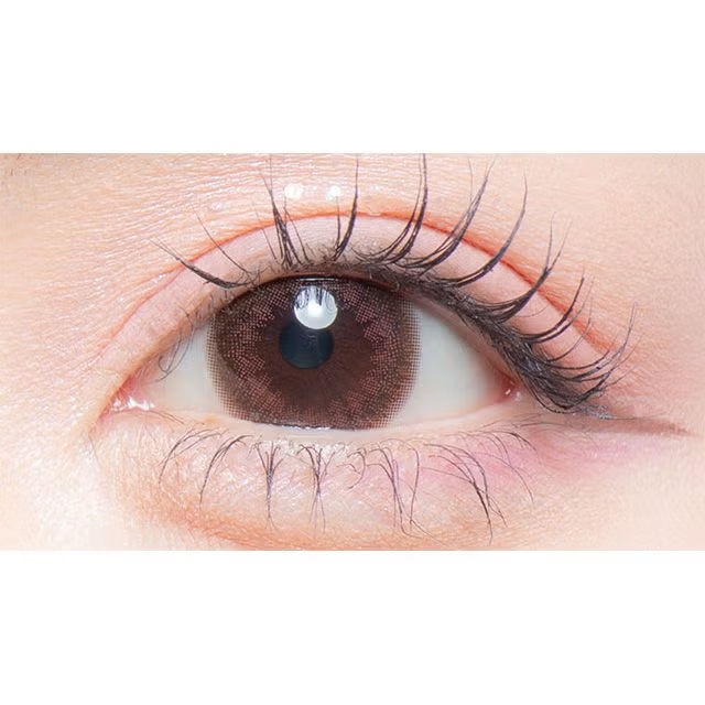 カラーズ　エアリーブラウン　装用画像