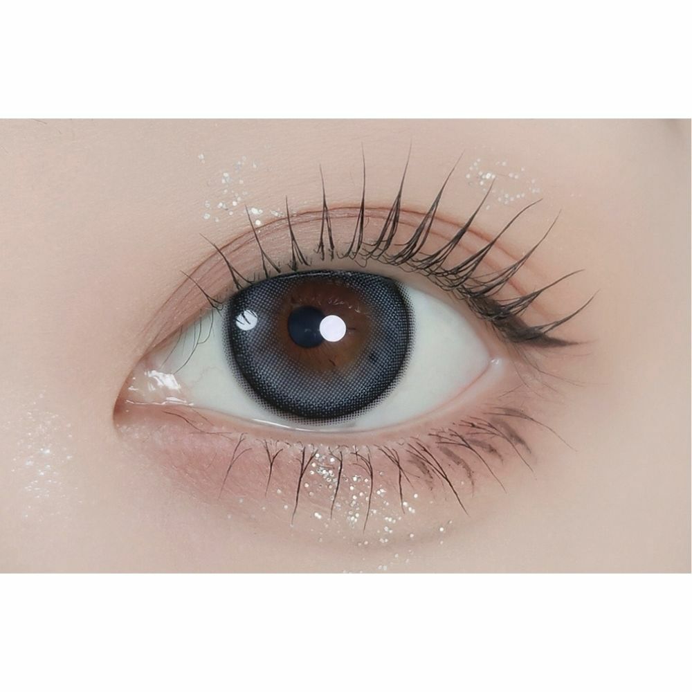 リルムーンゼロシリーズ カラコン 南部桃伽 装用画像　レイクブルー