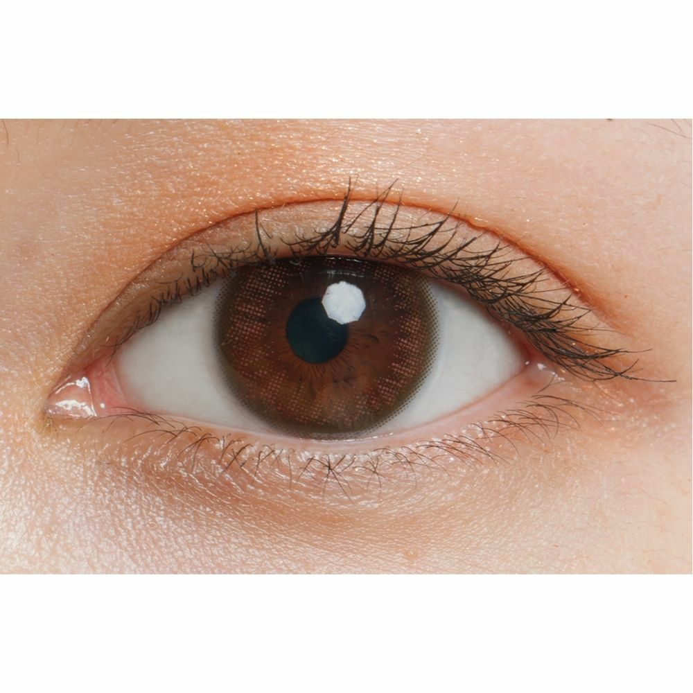 ルミアコンフォート2ウィークサークル 森絵梨佳　カラコン メロウカーキ　公式装用画像