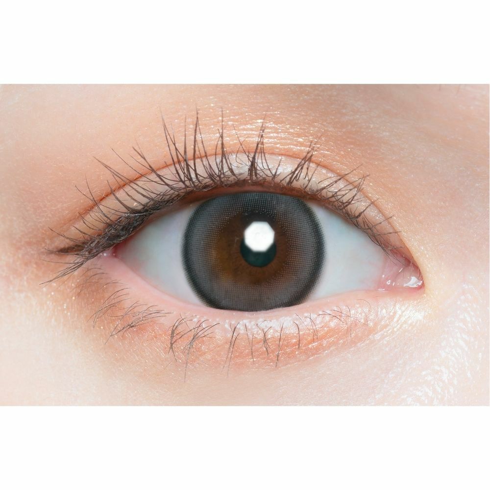 チューズミー (Chu's me) カラコン - ゆうこす (菅本裕子) セラムグレー 装用画像